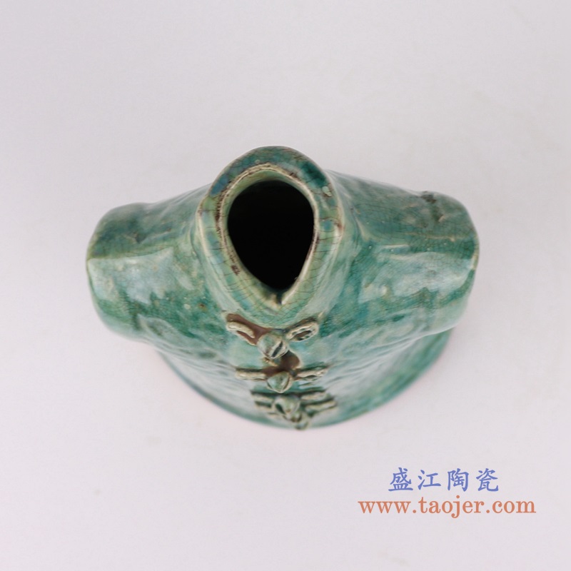 窑变绿釉衣服形状花瓶，产品编号：RZSP39       产品尺寸(单位cm):  高25直径13口径11.2底径重量1.3KG