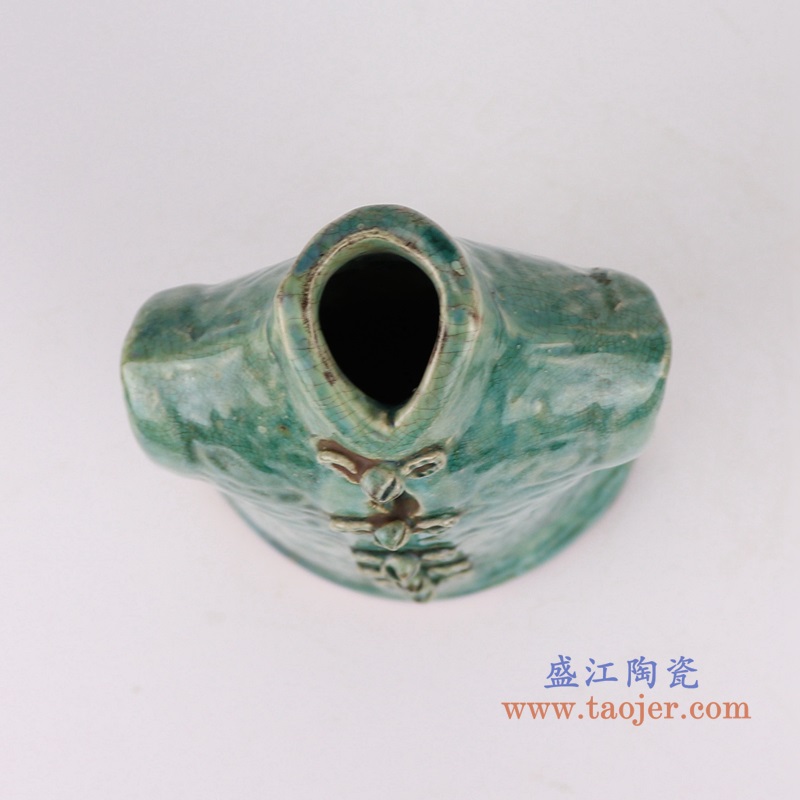 窑变绿釉衣服形状花瓶,产品编号:RZSP39 产品尺寸(单位cm): 高25直径13口径11.2底径重量1.3KG