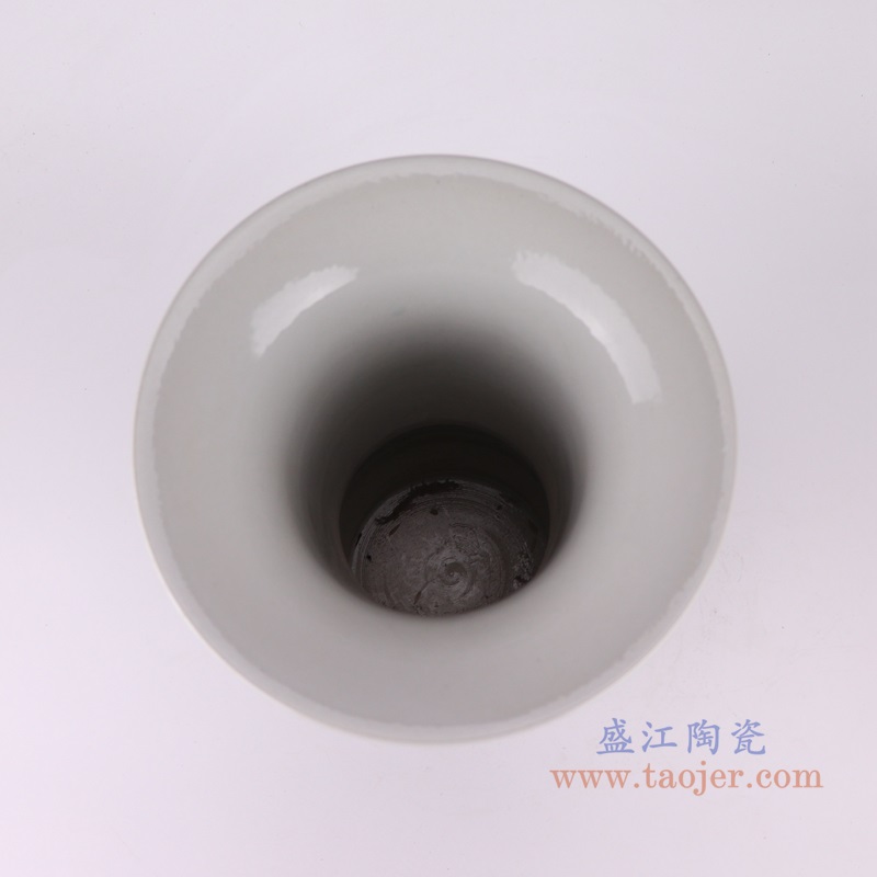 青花缠枝莲花觚,产品编号:RZUL10 产品尺寸(单位cm): 高35.7直径20.5口径18.5底径15.1重量2.75KG