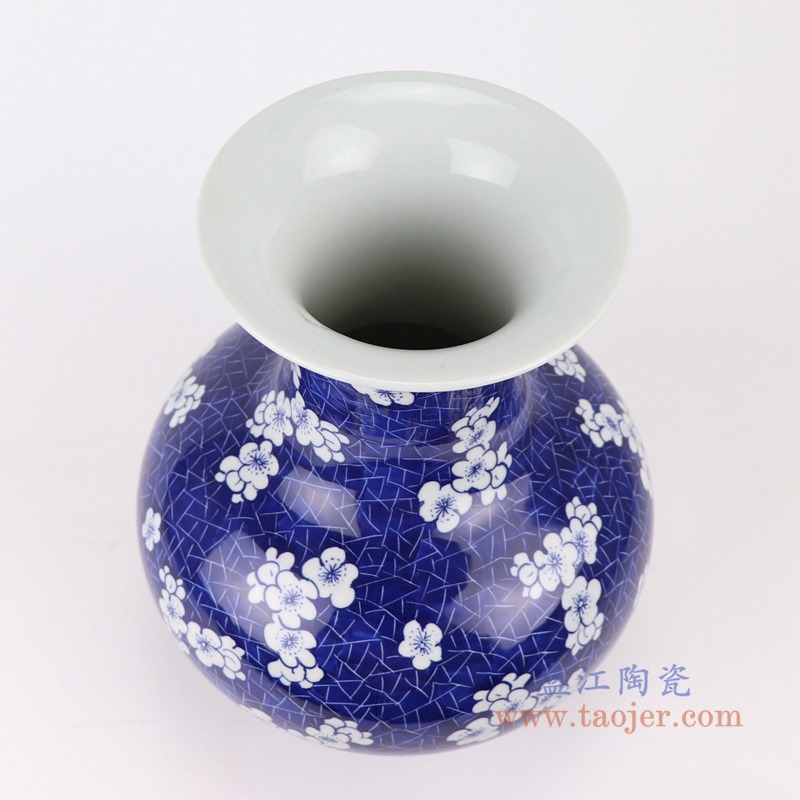 青花冰梅大肚扁瓶;产品编号:RYWG17 产品尺寸(单位cm): 高:27直径:21.5口径:底径:重量:KG