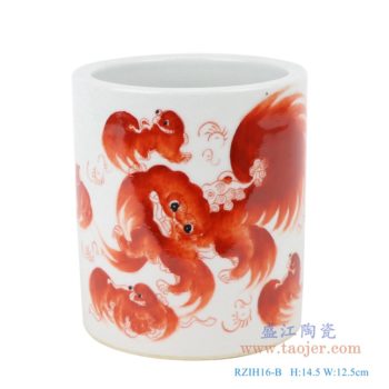 RZIH16-B   矾红狮子纹小笔筒；    高：14.8直径：12.5口径：12.5底径：12重量：0.85KG
