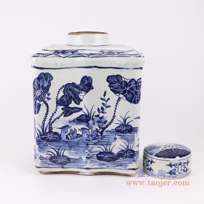 青花长方形鱼草纹扁罐子；产品编号：RZKJ02-B       产品尺寸(单位cm):  高：38直径：26口径：10底径：25重量：6.25KG