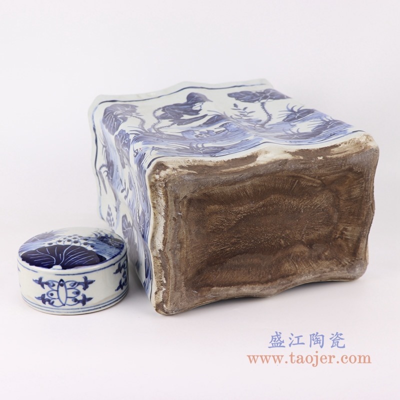青花长方形鱼草纹扁罐子；产品编号：RZKJ02-B       产品尺寸(单位cm):  高：38直径：26口径：10底径：25重量：6.25KG