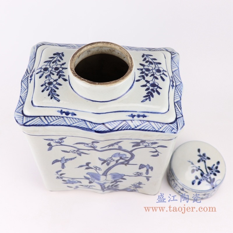 青花长方形仙桃扁罐子；产品编号：RZKJ02-C       产品尺寸(单位cm):  高：38直径：26口径：10底径：25重量：6.25KG