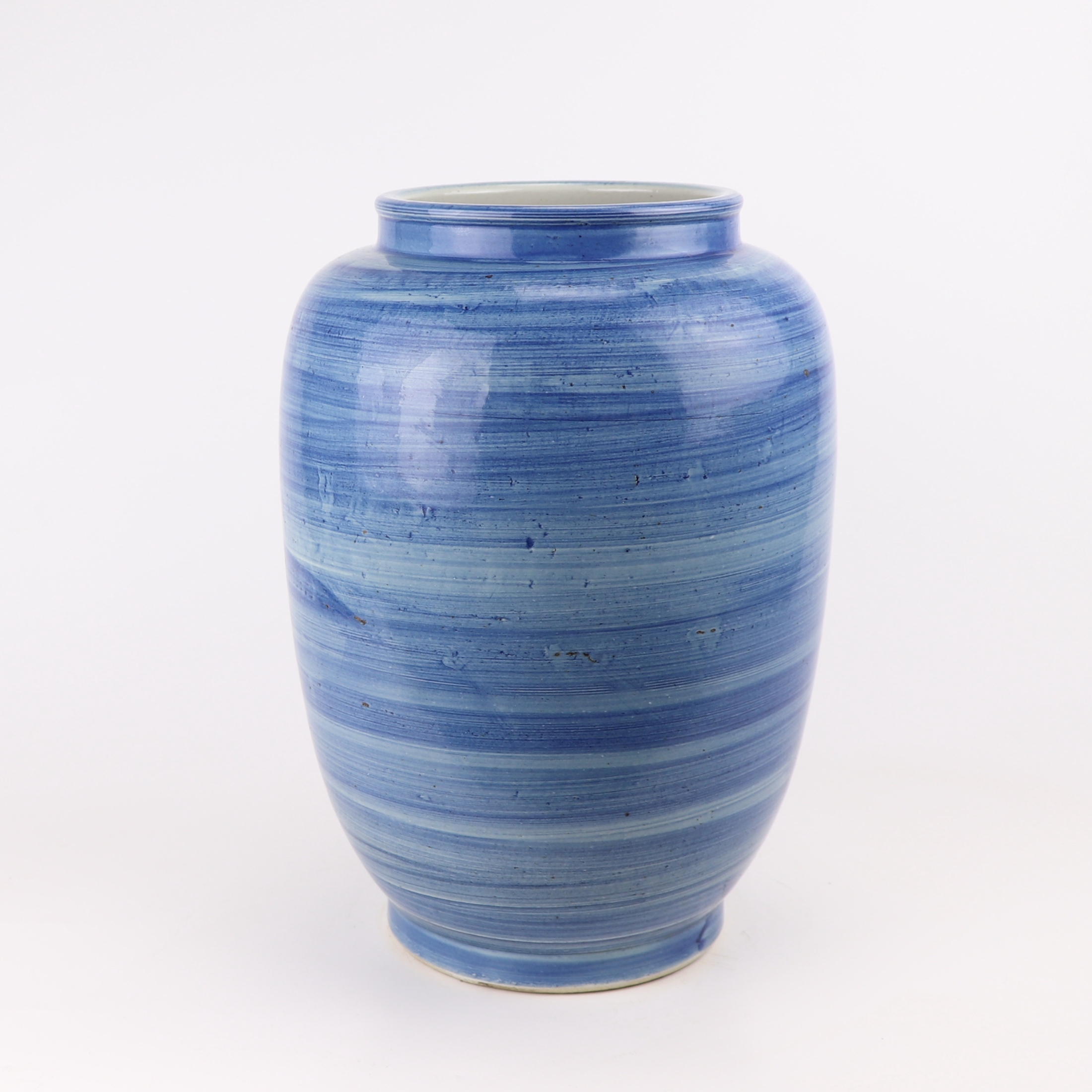 青花条纹蓝色直筒瓶中号；产品编号：RZPI61-M       产品尺寸(单位cm):  高：36.8直径：26.2口径：16.6底径：16.7重量：5.4KG