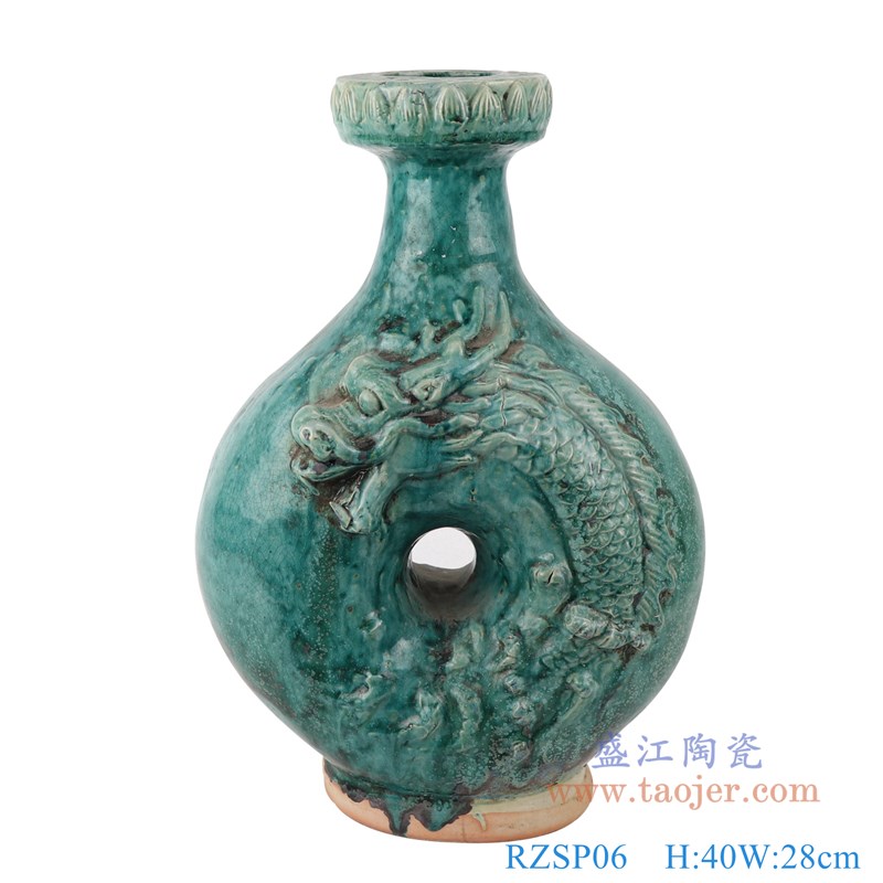 窑变釉,顾名思义,是器物在烧成过程中出现了意想不到的釉色效果。由于窑中含有多种呈色元素,经氧化或还原作用,瓷器在出窑后可能呈现出意外的釉色效果。因由窑变釉出现于偶然,形态特别,人们又不知其原理,只知于窑内焙烧过程变化而得,故称之为仿古窑变绿釉雕刻龙纹空心瓶;产品编号:RZSP06 产品尺寸(单位cm): 高:40直径:28口径:10.5底径:13重量:5.4KG