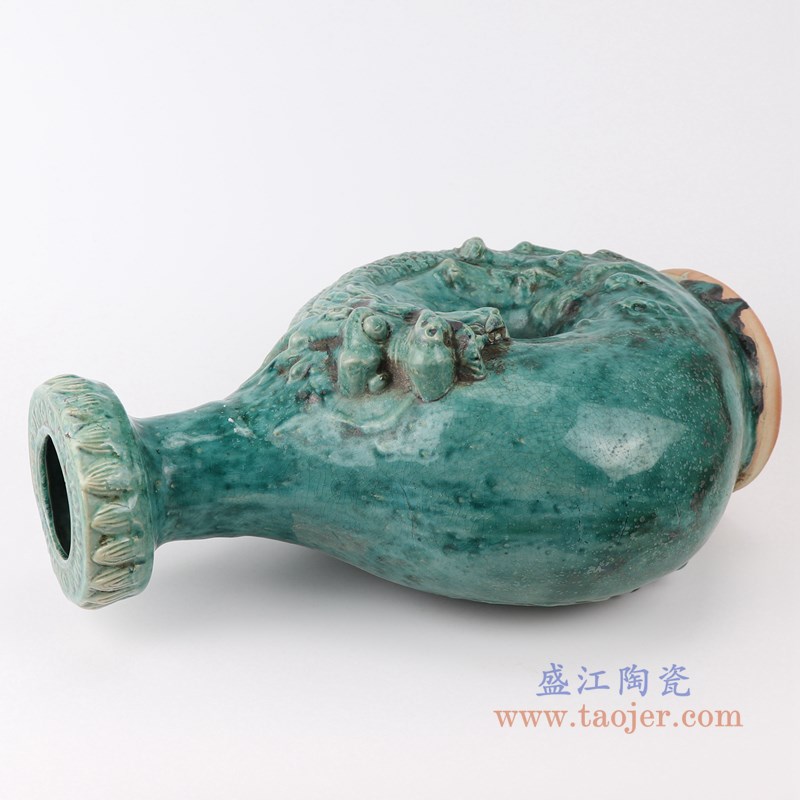 仿古窑变绿釉雕刻龙纹空心瓶;产品编号:RZSP06 产品尺寸(单位cm): 高:40直径:28口径:10.5底径:13重量:5.4KG