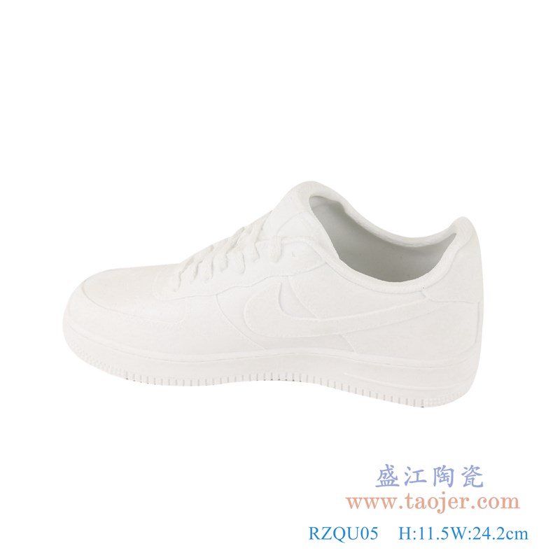 颜色釉雕刻亚光纯白耐克鞋子;产品编号:RZQU05 产品尺寸(单位cm): 高:11.5直径:24.2口径:底径:重量:0.85KG