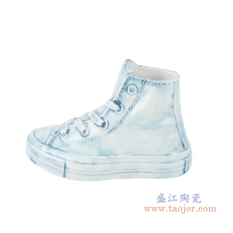 颜色釉雕刻牛仔纹直筒小号鞋子;产品编号:RZQU06 产品尺寸(单位cm): 高:10.5直径:15.7口径:底径:重量:0.25KG
