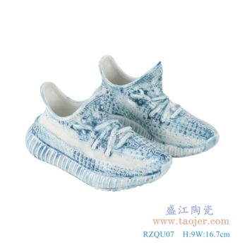 RZQU07   颜色釉雕刻牛仔格子拉链纹纹小号鞋子；    高：9直径：16.7口径：底径：重量：0.25KG