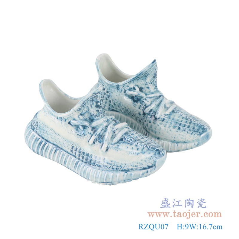 颜色釉雕刻牛仔格子拉链纹纹小号鞋子;产品编号:RZQU07 产品尺寸(单位cm): 高:9直径:16.7口径:底径:重量:0.25KG
