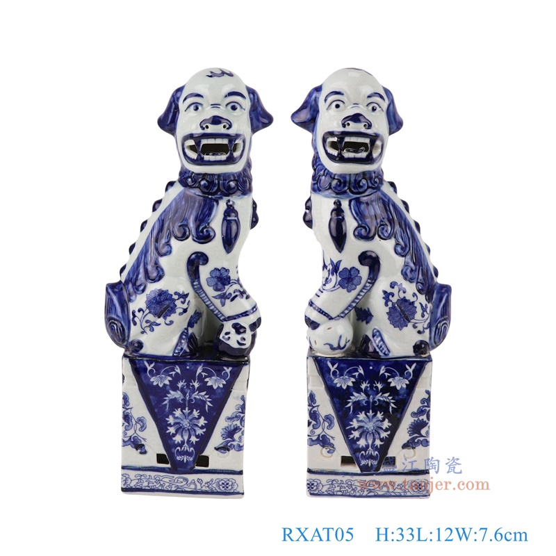 青花狮子狗站姿雕塑一对,产品编号:RXAT05 产品尺寸(单位cm): 高33直径12口径底径9.8重量1.5KG