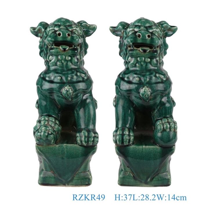 窑变开片绿釉狮子狗一对,产品编号:RZKR49 产品尺寸(单位cm): 高37直径28.2口径21.2底径22.4重量3.4KG