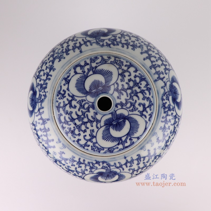 青花缠枝莲冬瓜罐灯具,产品编号:DS42-RYWD 产品尺寸(单位cm): 高28.5直径21.5口径底径13.4重量3.1KG