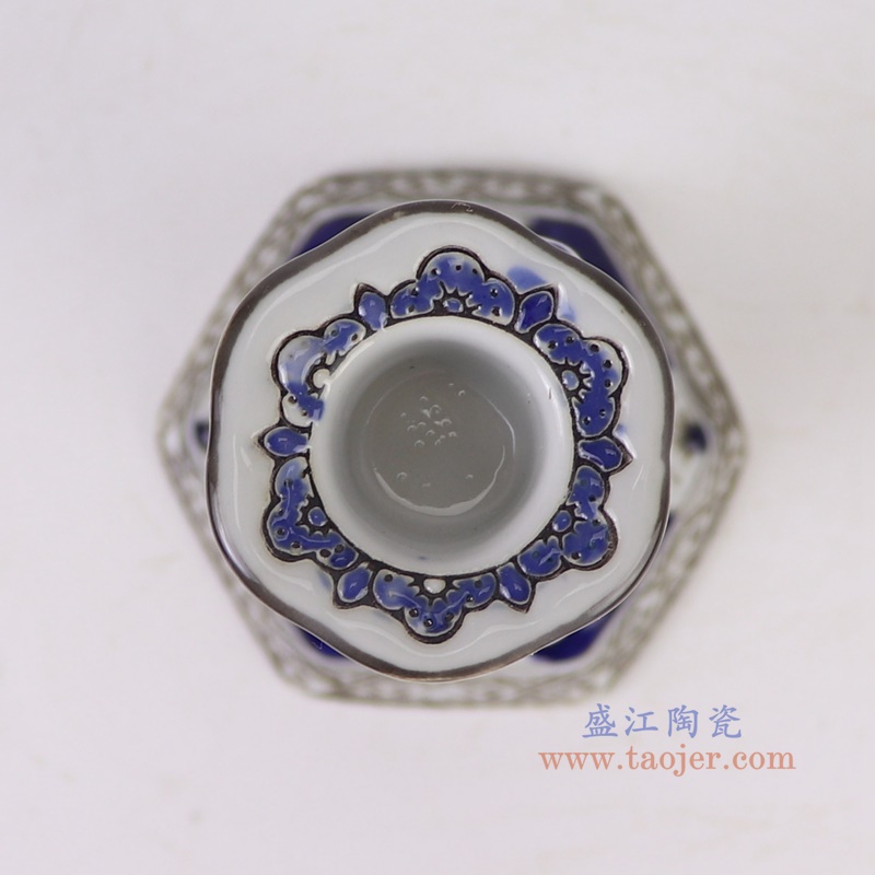 青花缠枝莲烛台,产品编号:RXAE-FL10-880S 产品尺寸(单位cm): 高20.5直径11口径底径11重量0.5KG