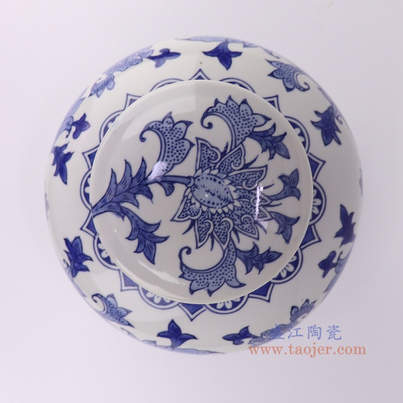 青花缠枝莲茶叶罐盖罐,产品编号:RXAE-FL16-212B 产品尺寸(单位cm): 高24.4直径20.7口径底径16重量2.1KG