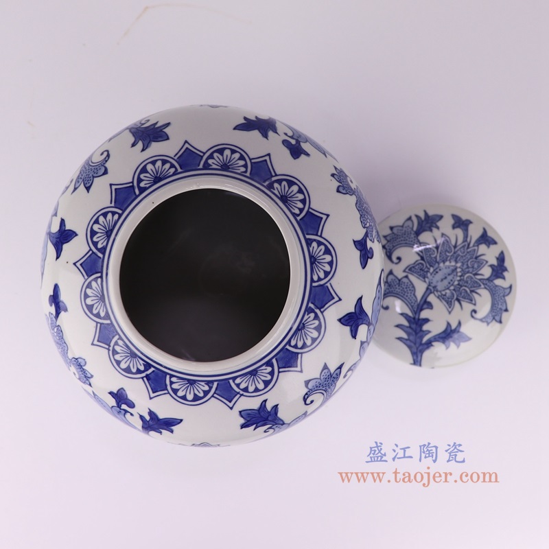 青花缠枝莲茶叶罐盖罐,产品编号:RXAE-FL16-212B 产品尺寸(单位cm): 高24.4直径20.7口径底径16重量2.1KG