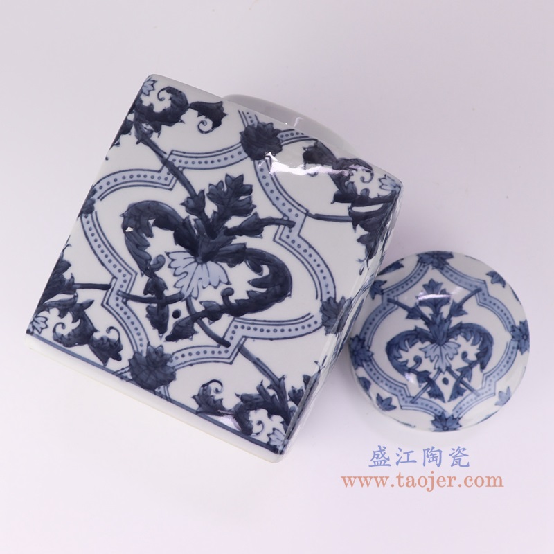 青花花卉四方茶叶罐,产品编号:RXAE-YH19-027 产品尺寸(单位cm): 高21直径16.2口径5.5底径重量1.74KG