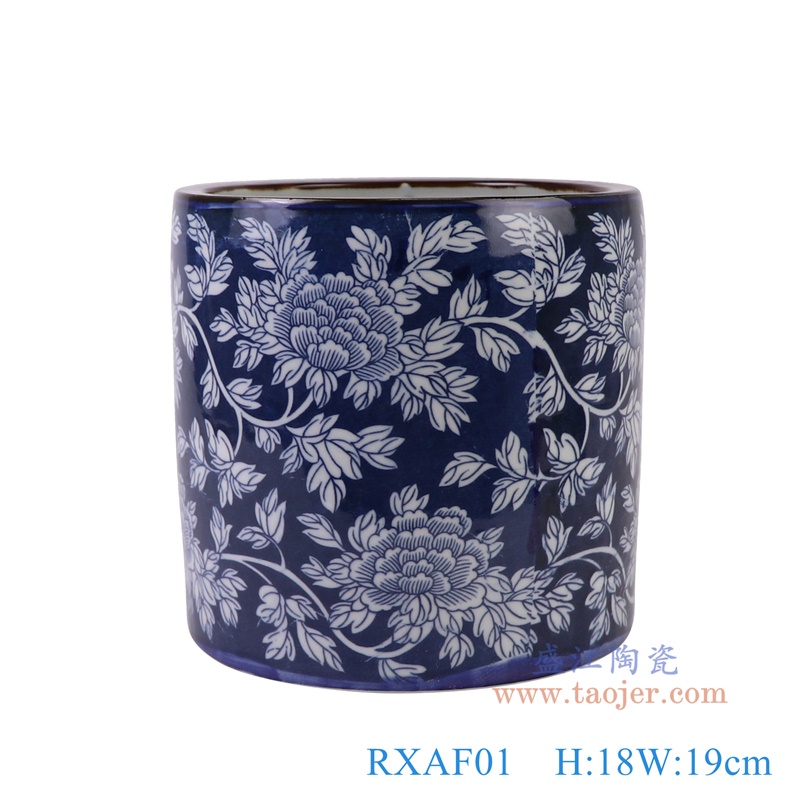 青花蓝底牡丹纹笔筒,产品编号:RXAF01 产品尺寸(单位cm): 高18直径19口径底径重量1.8KG
