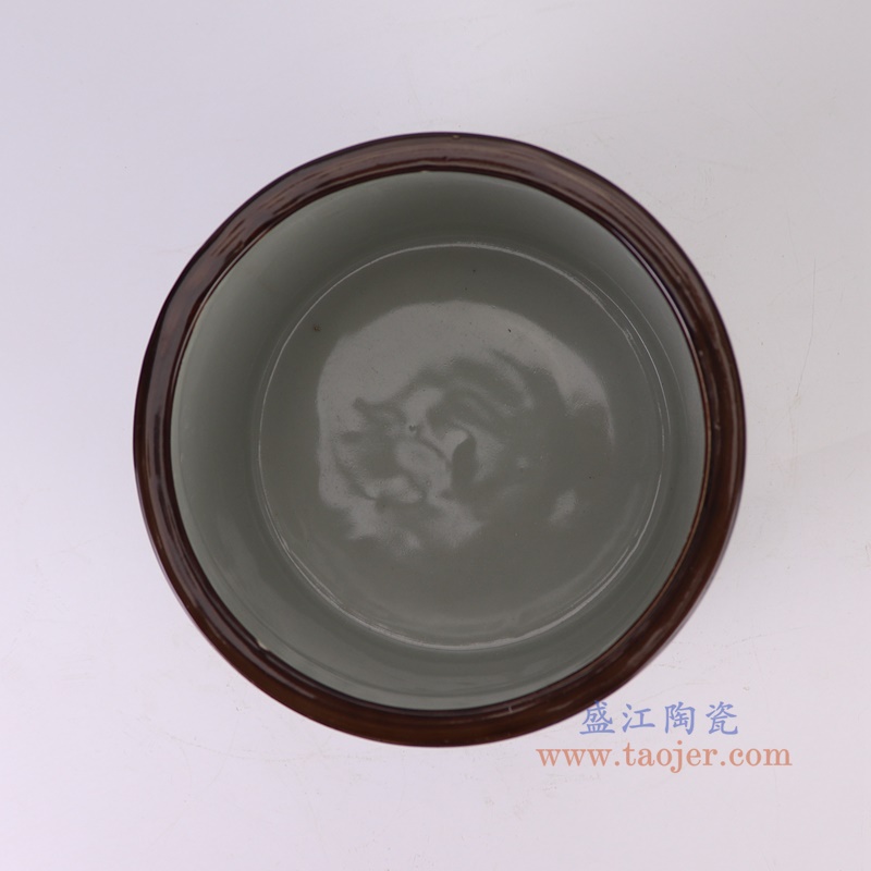 青花蓝底牡丹纹笔筒,产品编号:RXAF01 产品尺寸(单位cm): 高18直径19口径底径重量1.8KG