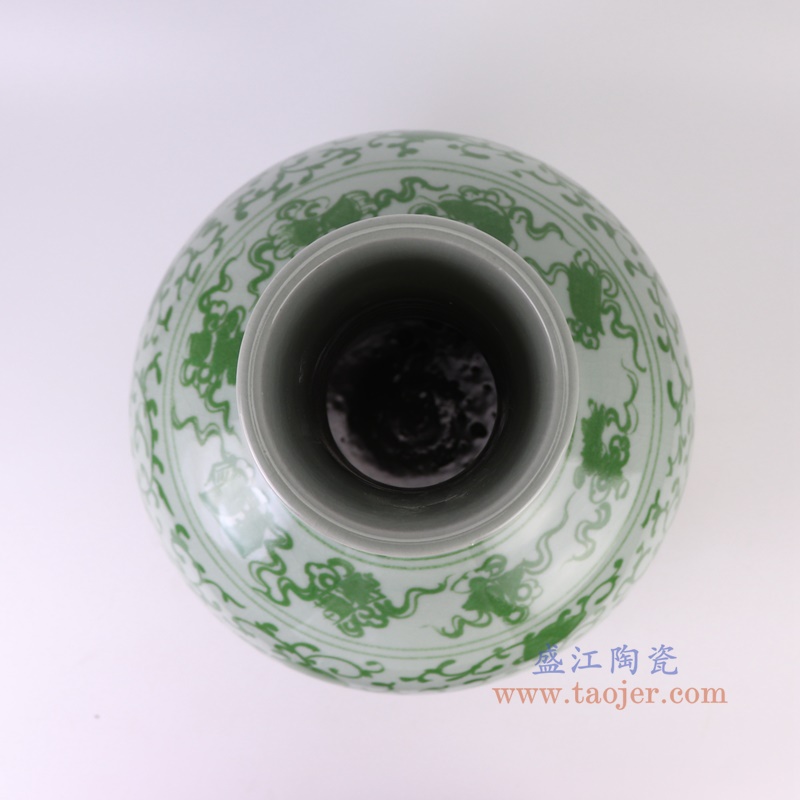 绿色缠枝莲天球瓶,产品编号:RXAH15 产品尺寸(单位cm): 高58直径36口径底径重量170KG