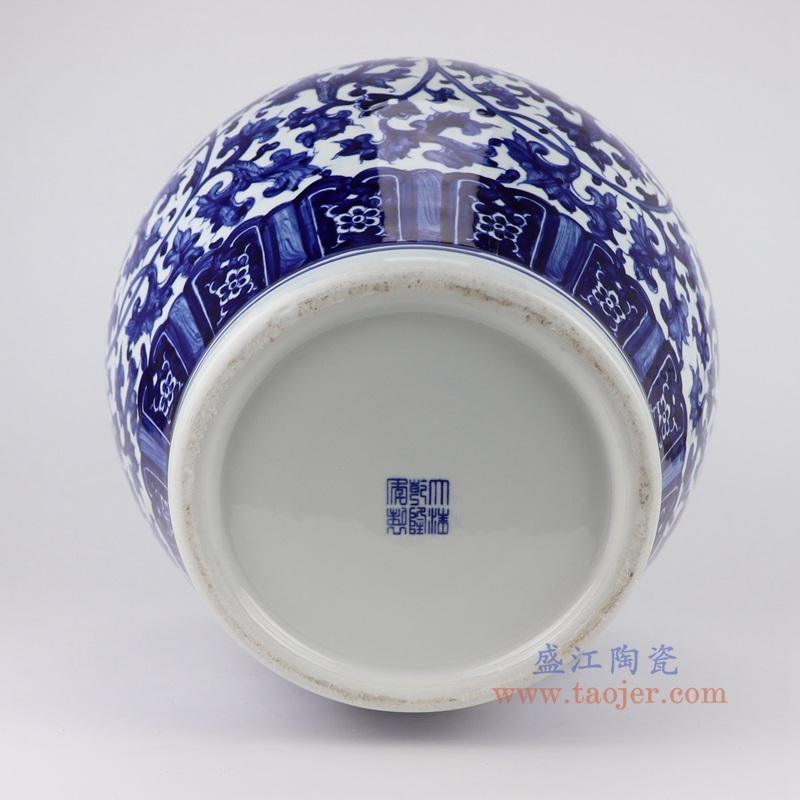 青花缠枝莲赏瓶大号,产品编号:RXAL01 产品尺寸(单位cm): 高56.6直径37口径19.5底径21.5重量12.5KG