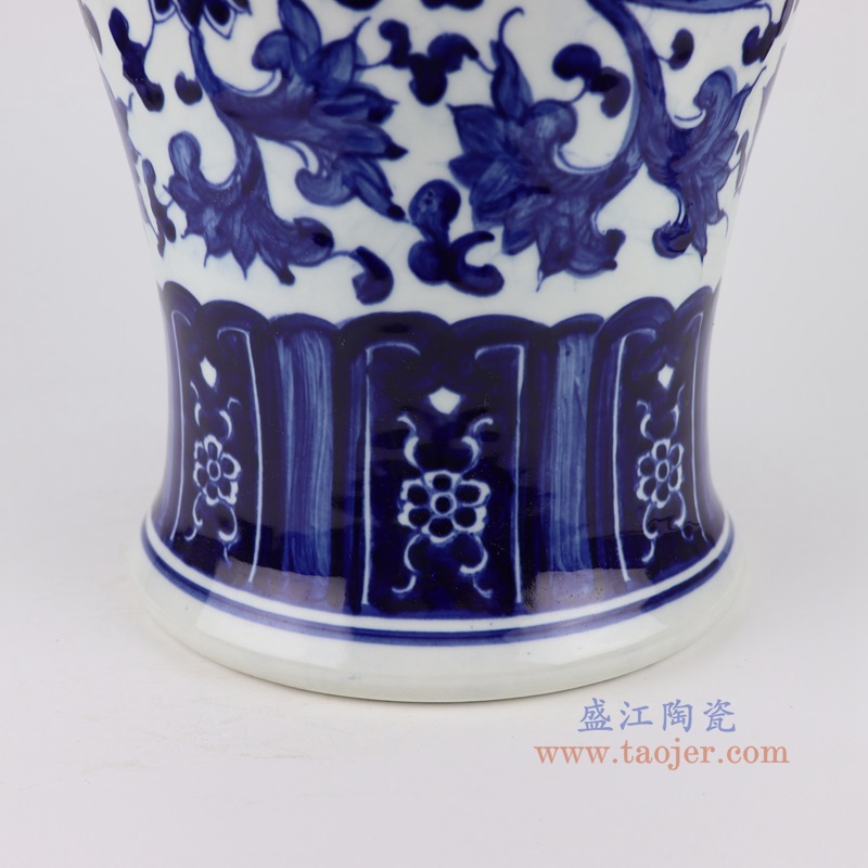 青花缠枝莲鱼尾瓶大号,产品编号:RXAL02 产品尺寸(单位cm): 高63.6直径32口径23.8底径20.6重量10.45KG