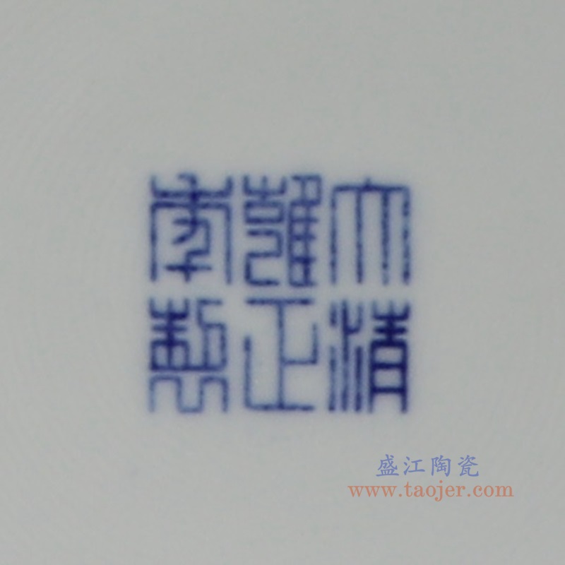 青花缠枝莲梅瓶大号,产品编号:RXAL07 产品尺寸(单位cm): 高58.3直径32.5口径30.7底径21重量9.8KG