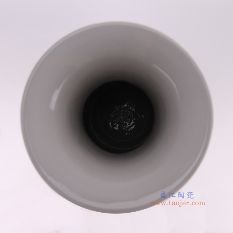 青花缠枝莲鱼尾瓶，产品编号：RXAQ02-B       产品尺寸(单位cm):  高65.4直径32.6口径底径19.1重量10.95KG