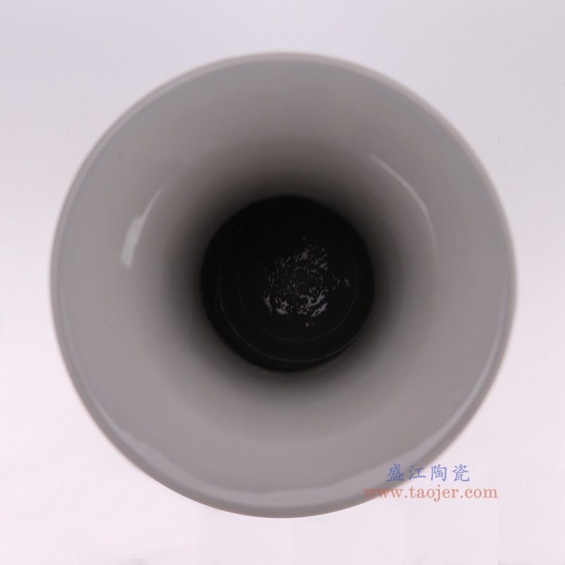 青花缠枝莲鱼尾瓶,产品编号:RXAQ02-B 产品尺寸(单位cm): 高65.4直径32.6口径底径19.1重量10.95KG
