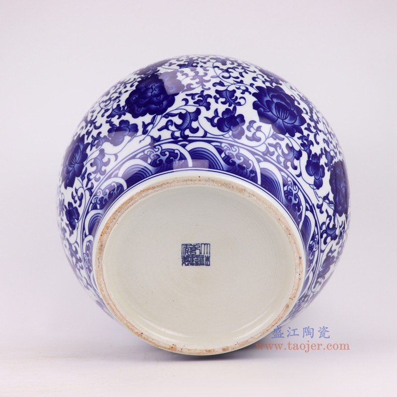 青花缠枝莲赏瓶,产品编号:RXAQ03-B 产品尺寸(单位cm): 高54.2直径36.3口径底径20.4重量8.65KG