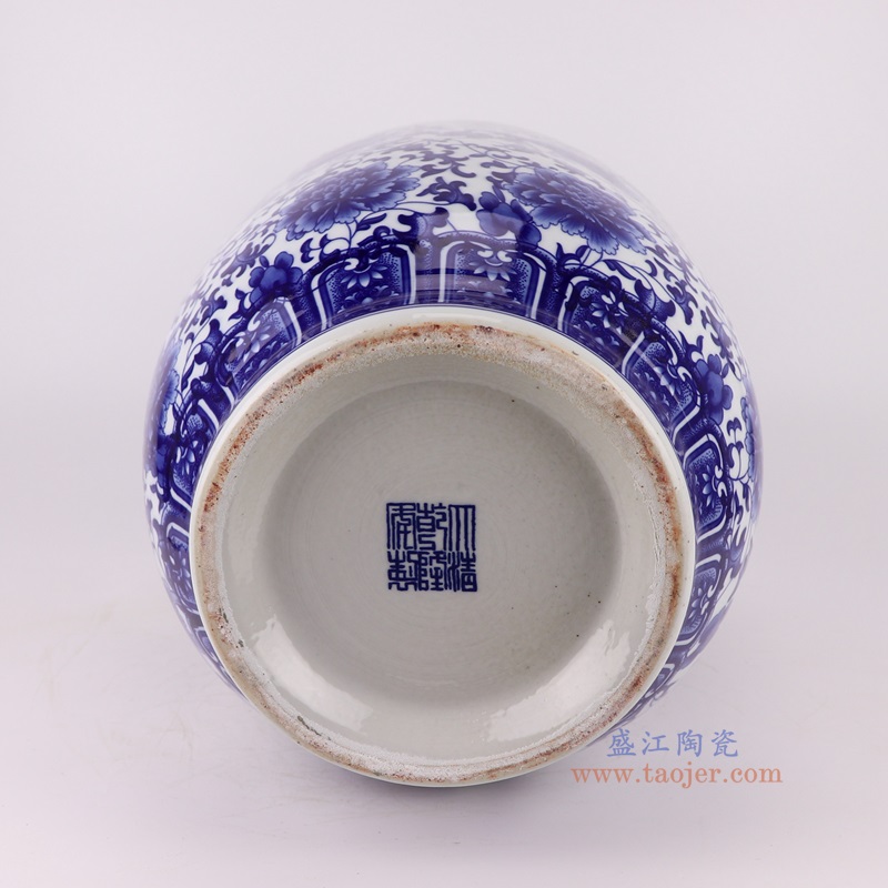 青花缠枝莲冬瓜瓶,产品编号:RXAQ04-B 产品尺寸(单位cm): 高57直径30口径底径18.7重量8.1KG