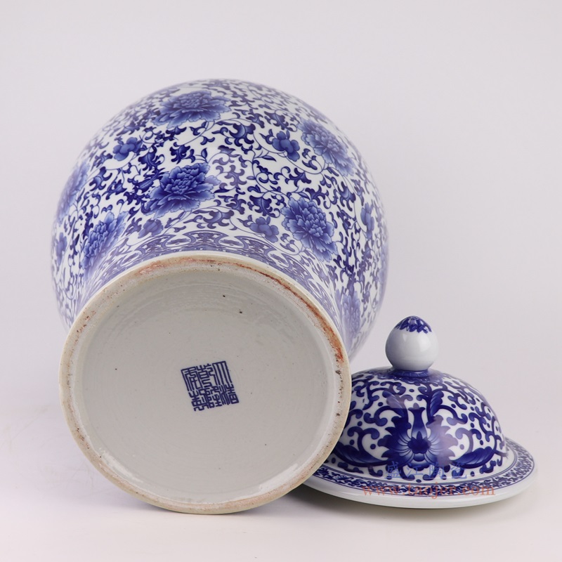 青花缠枝莲将军罐大号,产品编号:RXAQ05 产品尺寸(单位cm): 高62.5直径34.5口径底径21重量8KG