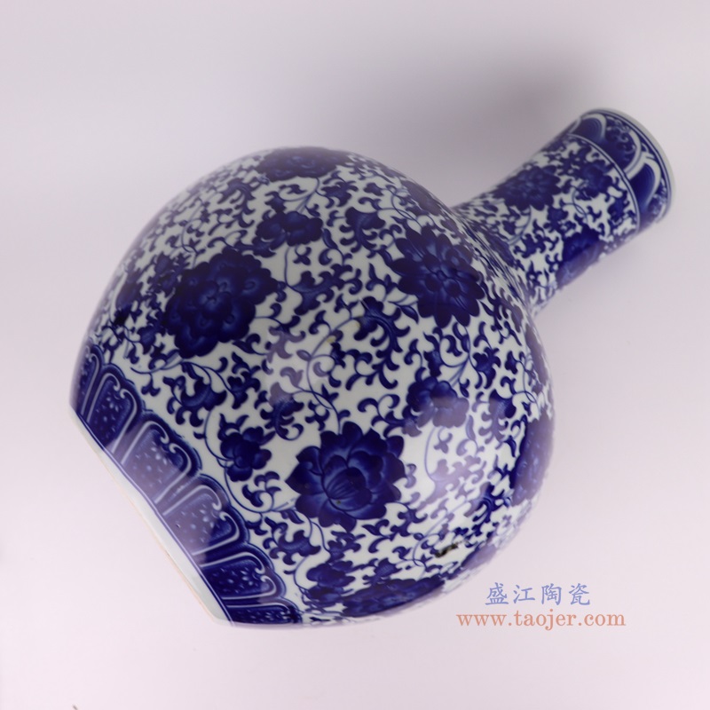 青花缠枝莲天球瓶,产品编号:RXAQ06 产品尺寸(单位cm): 高51直径37口径底径18.3重量8.1KG