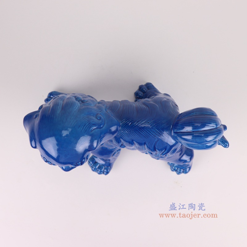 蓝色狮子狗站姿雕塑一对,产品编号:RXAT01 产品尺寸(单位cm): 高16直径26.4口径底径重量1.25KG