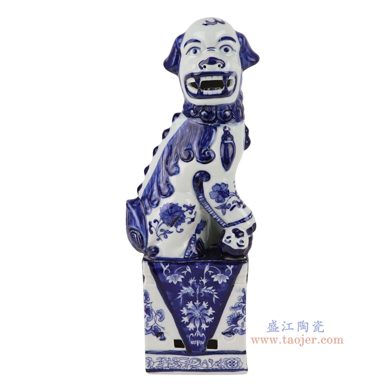 青花狮子狗站姿雕塑一对,产品编号:RXAT05 产品尺寸(单位cm): 高33直径12口径底径9.8重量1.5KG