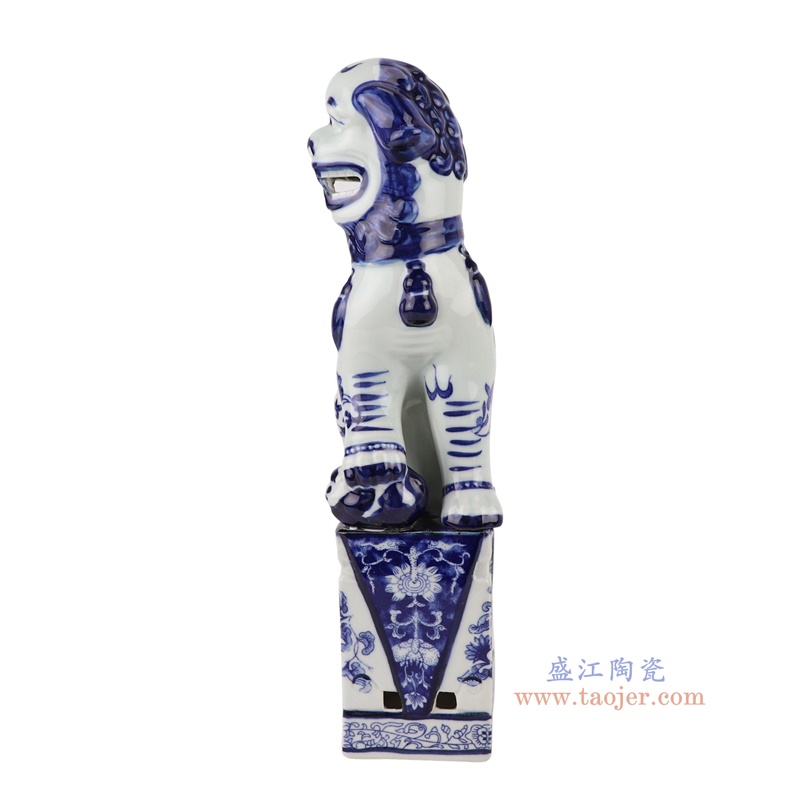青花狮子狗站姿雕塑一对,产品编号:RXAT05 产品尺寸(单位cm): 高33直径12口径底径9.8重量1.5KG