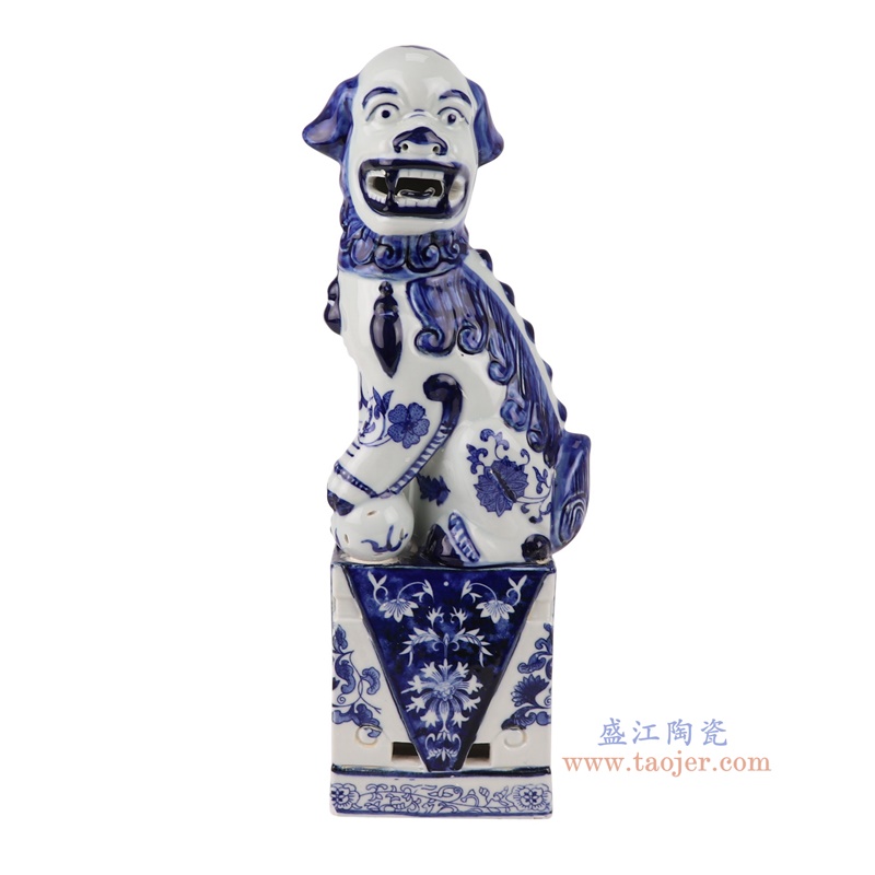 青花狮子狗站姿雕塑一对,产品编号:RXAT05 产品尺寸(单位cm): 高33直径12口径底径9.8重量1.5KG