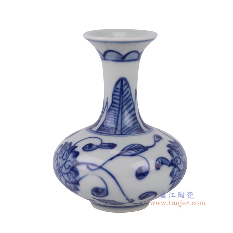 青花缠枝莲小扁肚瓶,产品编号:RXAX04 产品尺寸(单位cm): 高9直径7口径底径2.4重量0.1KG