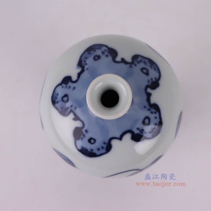 青花缠枝莲小梅瓶,产品编号:RXAX07 产品尺寸(单位cm): 高13直径5.5口径底径2重量0.1KG