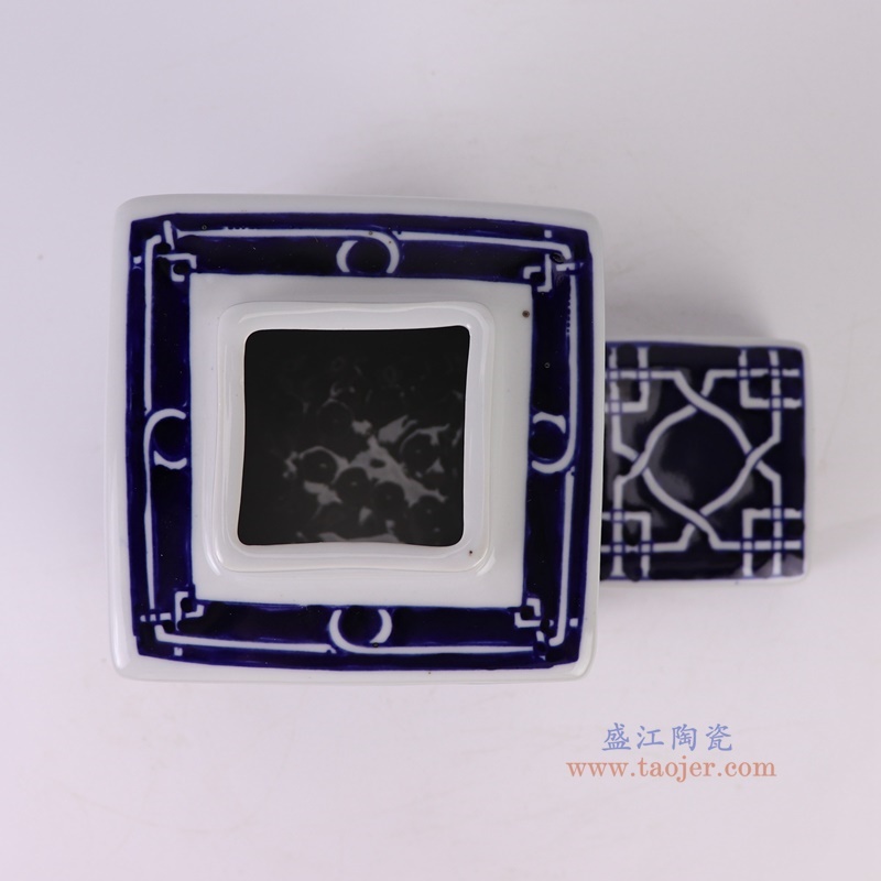 青花蓝底剪纸窗花纹四方茶叶罐小号,产品编号:RXAY01-S 产品尺寸(单位cm): 高18.6直径13.6口径底径重量0.7KG