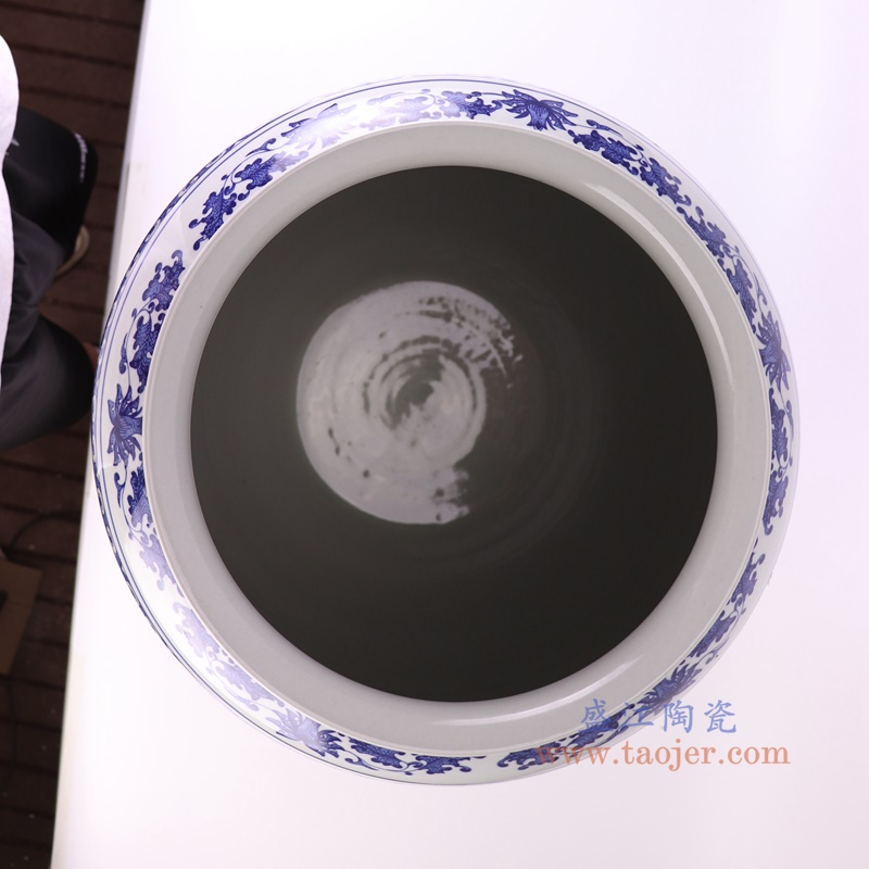 青花缠枝莲冬瓜缸,产品编号:RXAZ04 产品尺寸(单位cm): 高59直径43口径底径27重量19.3KG