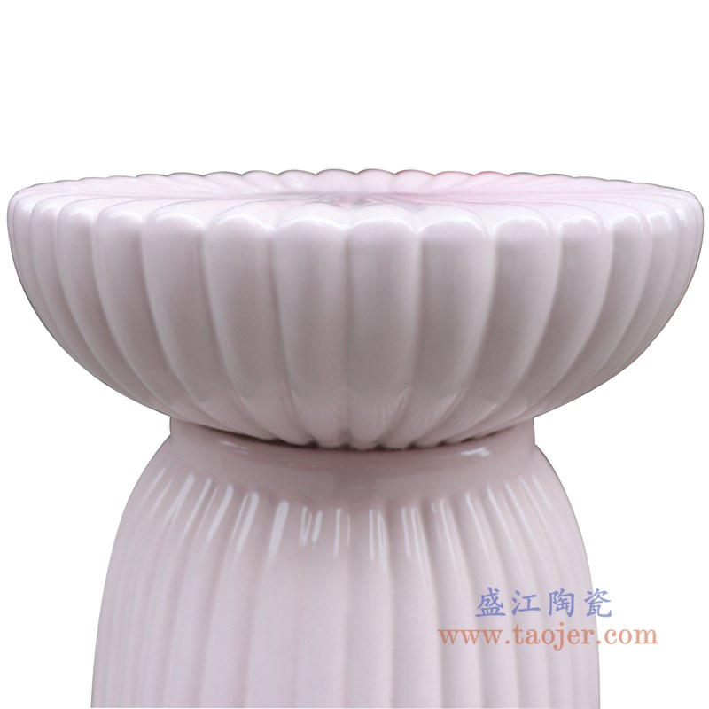 淡粉色瓜楞纹异形凳子凉墩;产品编号:RYIR138 产品尺寸(单位cm): 高:44.5直径:39.5口径:39底径:33.9重量:11.8KG