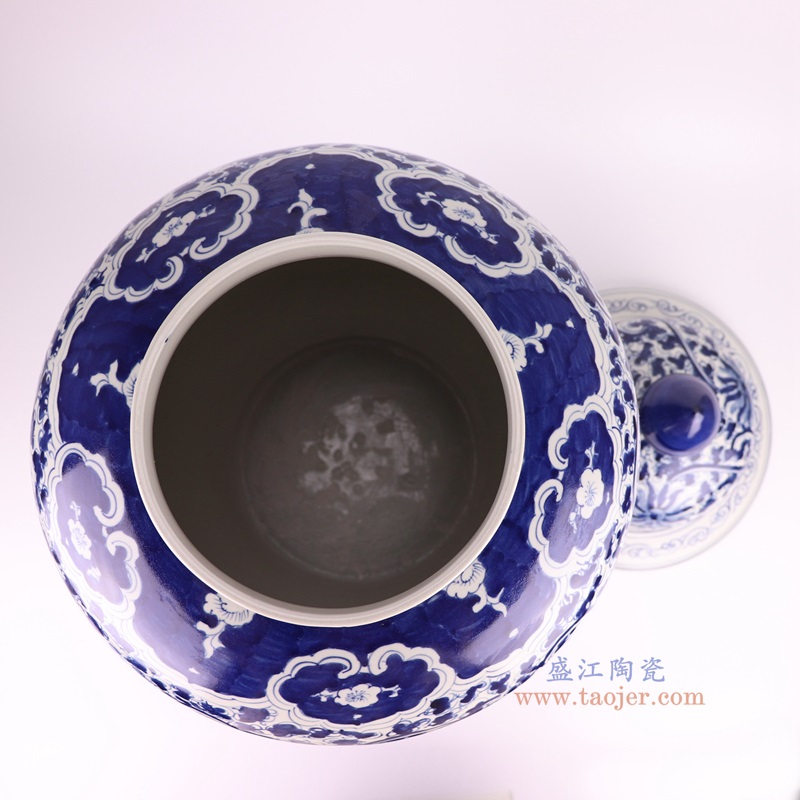 青花缠枝莲将军罐,产品编号:RYKB167-A 产品尺寸(单位cm): 高69直径37.4口径底径25重量13.85KG