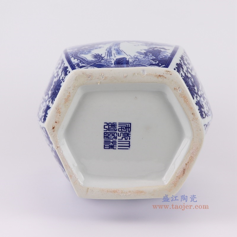青花缠枝莲开窗龙纹六面花瓶,产品编号:RYUJ38 产品尺寸(单位cm): 高37.4直径20口径底径13.5重量2.75KG