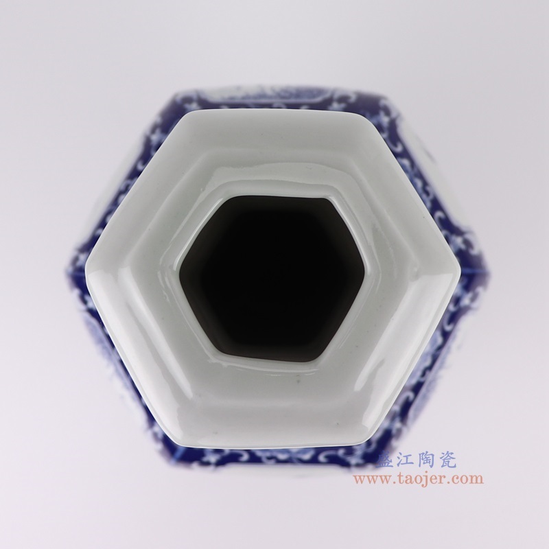 青花开窗花鸟荷花纹六面赏瓶,产品编号:RYUJ40 产品尺寸(单位cm): 高41.4直径21口径3.3底径14.8重量3.4KG