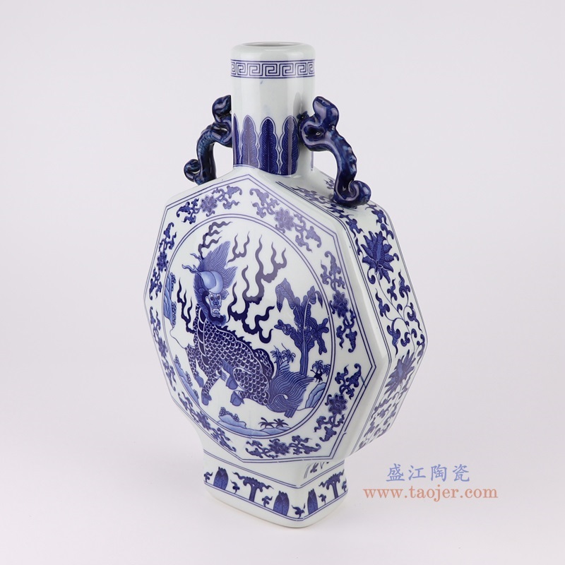 青花缠枝莲麒麟纹八边形抱月瓶,产品编号:RYUJ49 产品尺寸(单位cm): 高36.2直径23.7口径19.5底径10.6重量2.7KG