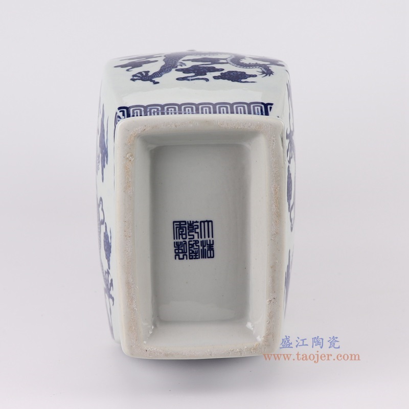 青花缠枝莲龙纹四面双耳瓶,产品编号:RYUJ51 产品尺寸(单位cm): 高37.2直径19.7口径13底径14重量2.7KG