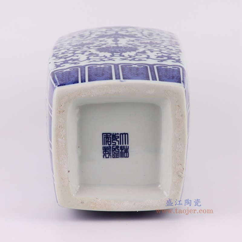 青花缠枝莲四方花瓶,产品编号:RYUJ54 产品尺寸(单位cm): 高39.5直径17口径17底径11重量3.05KG