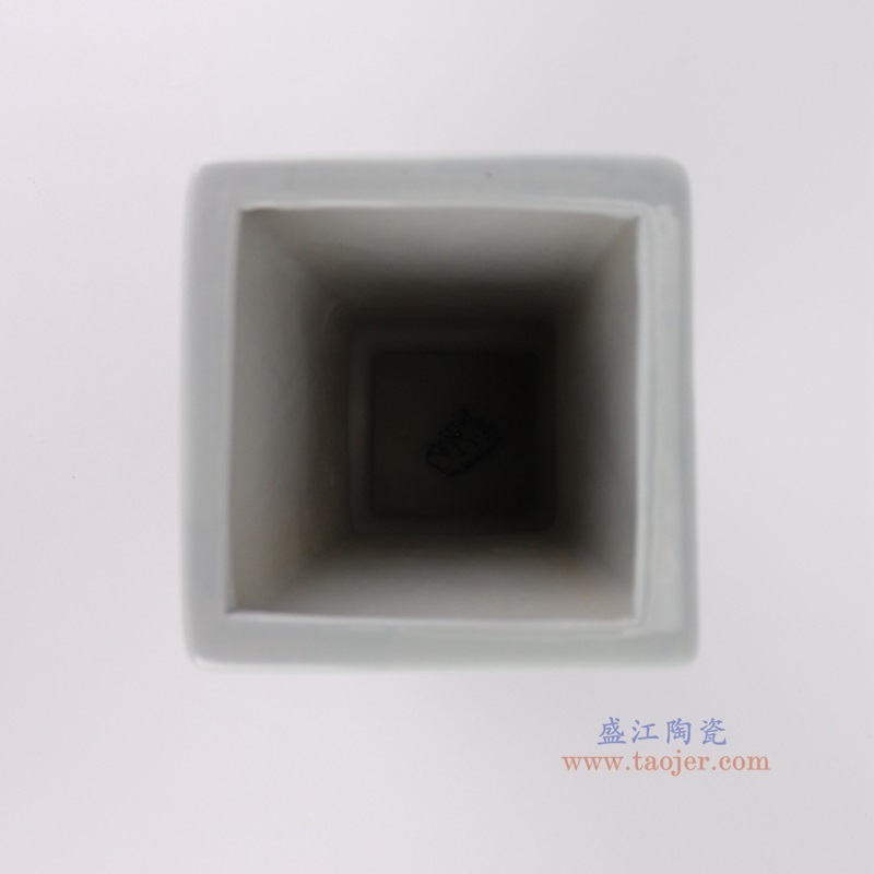 青花缠枝牡丹纹四方花菇瓶,产品编号:RYUJ57 产品尺寸(单位cm): 高33.7直径11.7口径17底径11重量1.95KG